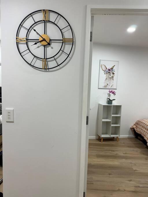 Stunning 3 Bd - 2 Bth City Apt - Pool & Carpark Окленд Экстерьер фото